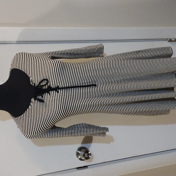 💜5/$25💜 Size Small - Picture 2 of 6